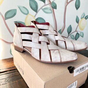 Bed Stu Brittany - new in box